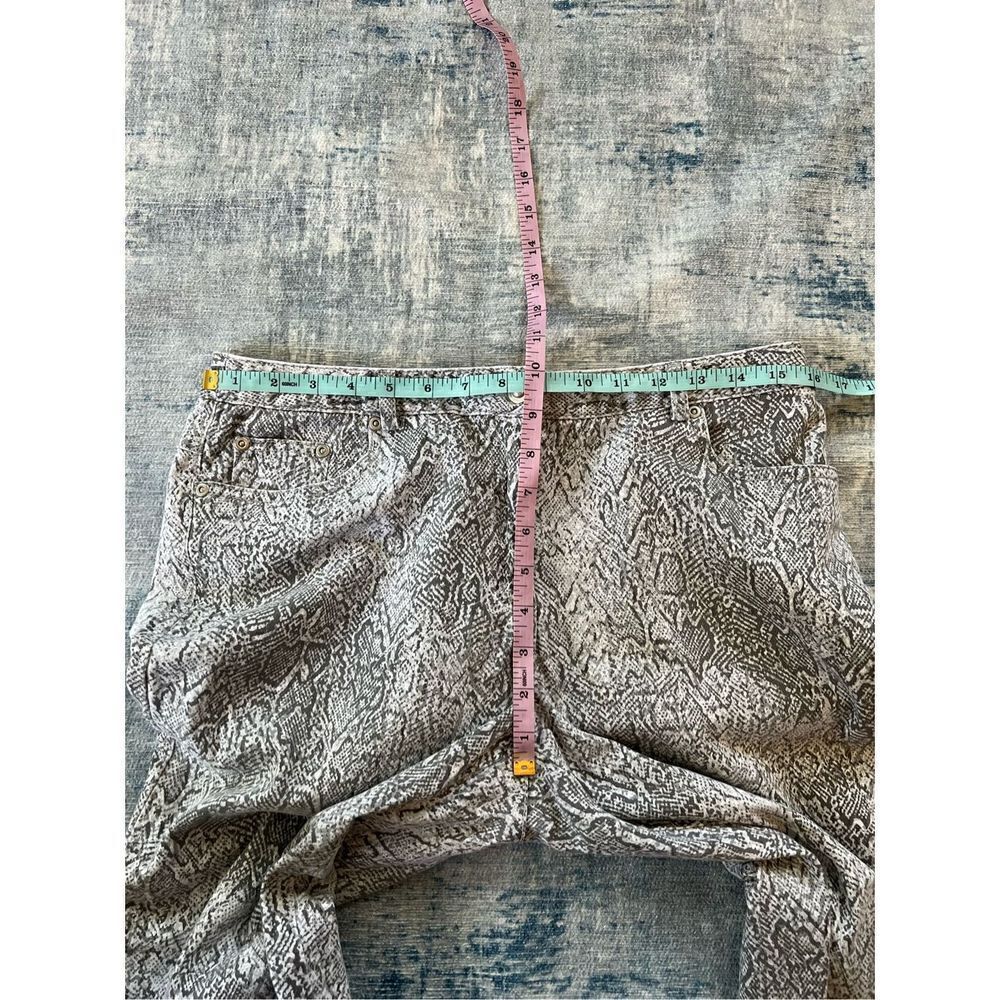 Ruby Rd Gray Snake Print Cropped Denim Jeans Size 10 - Picture 4 of 6